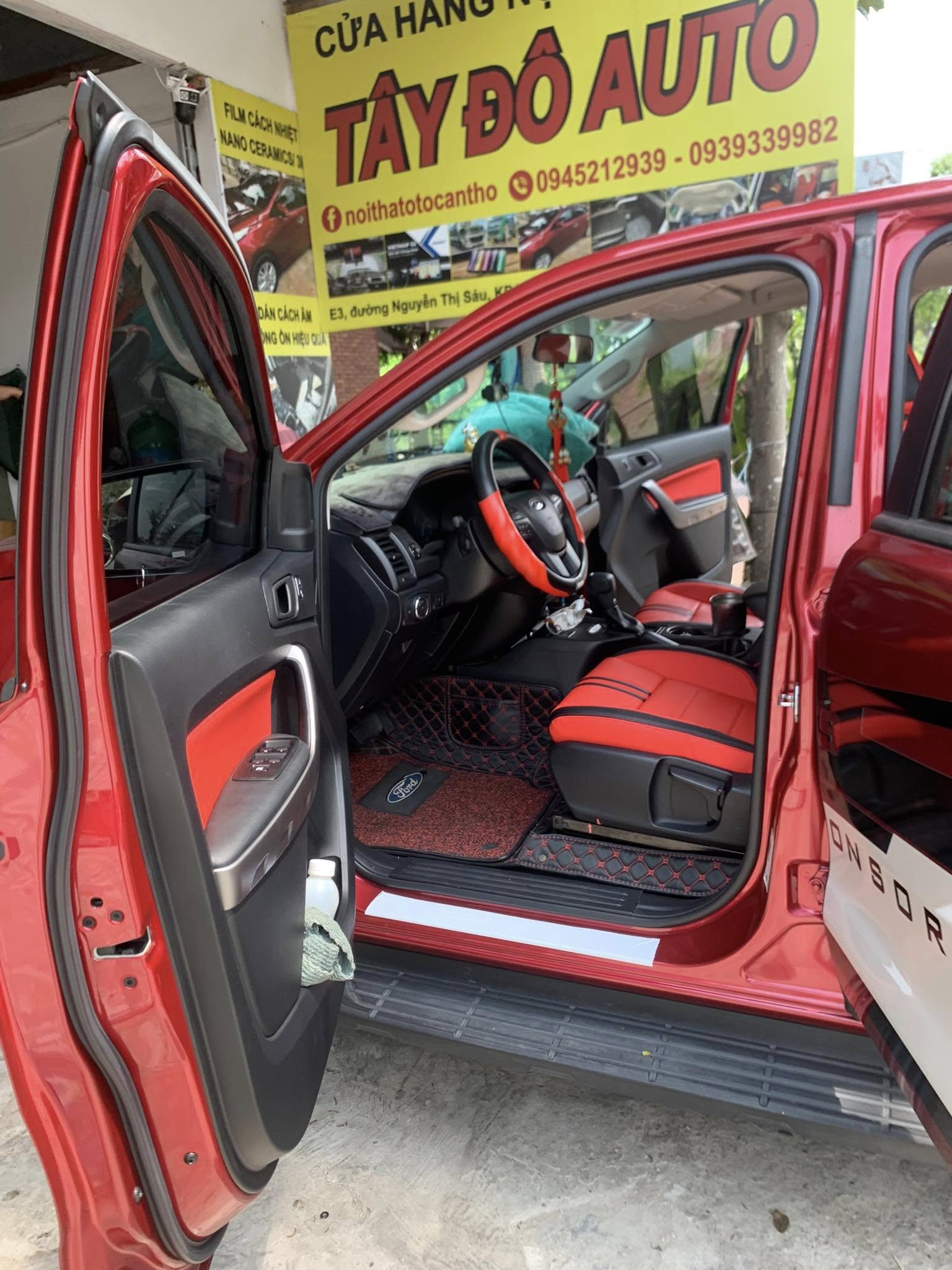 Ford Ranger Bọc Ghế Da Tone Màu Đỏ + Đen – Phong Cách Mạnh Mẽ Và Đẳng Cấp